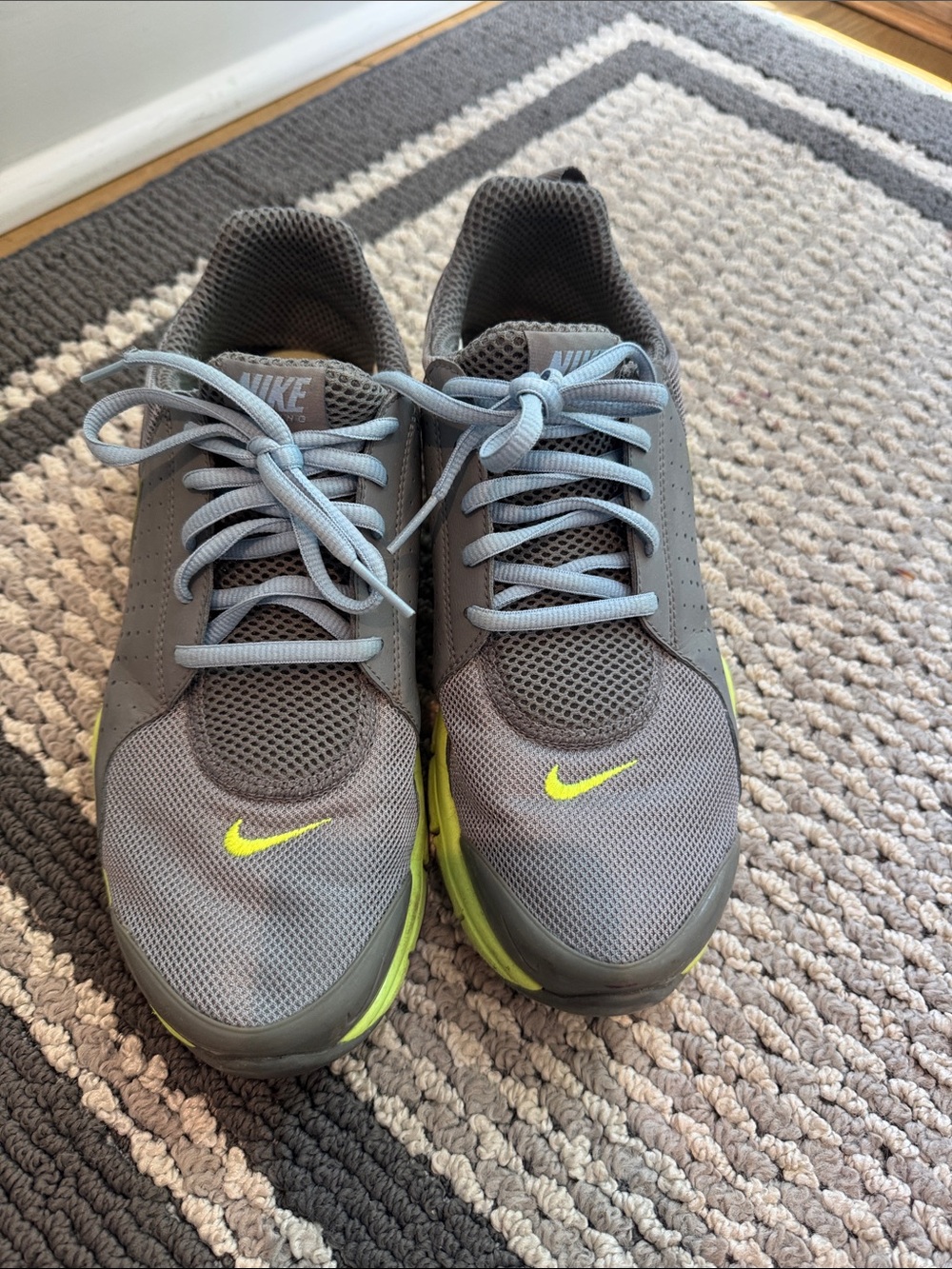 Nike Men’s Gray Mesh Sneakers with Neon Yellow Accents